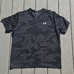 Under Armour Men's Black and Gray Camo Tee